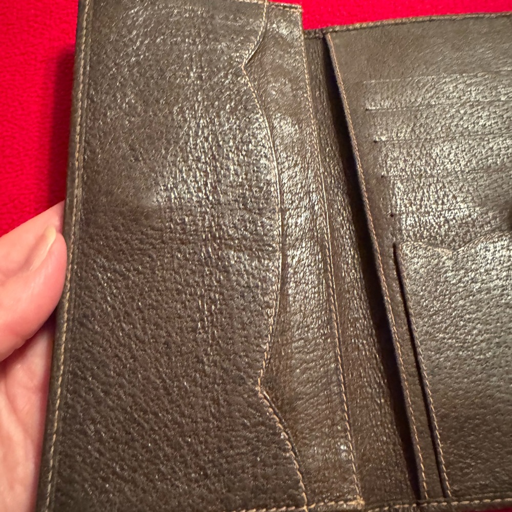 Gucci Accessory Collection. Great condition for this unique, vintage wallet. - Picture 7 of 8